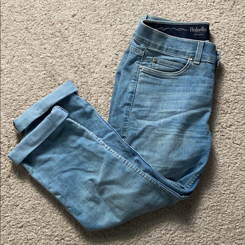 Light wash denim capris